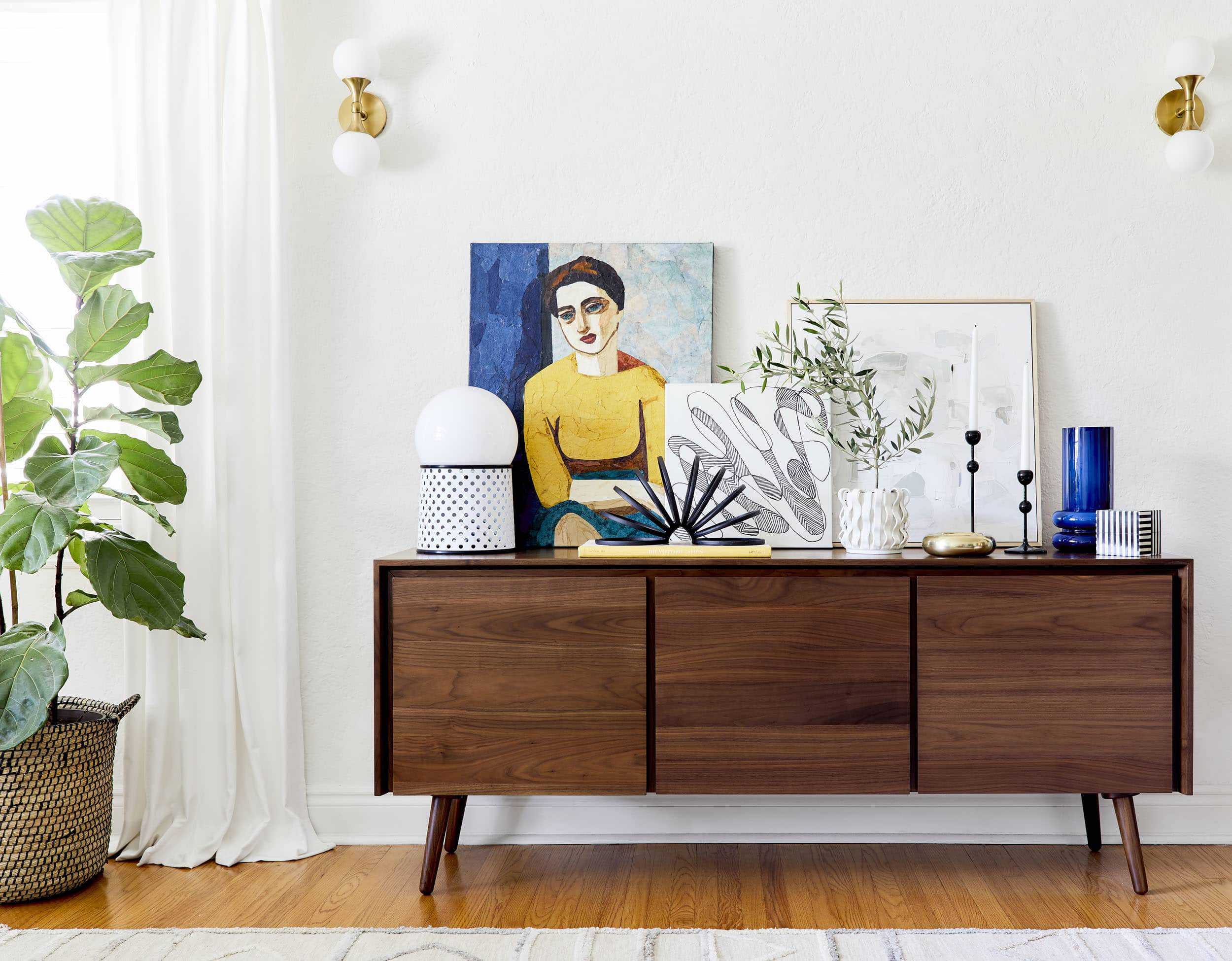 Featured image of post How To Decorate A Credenza